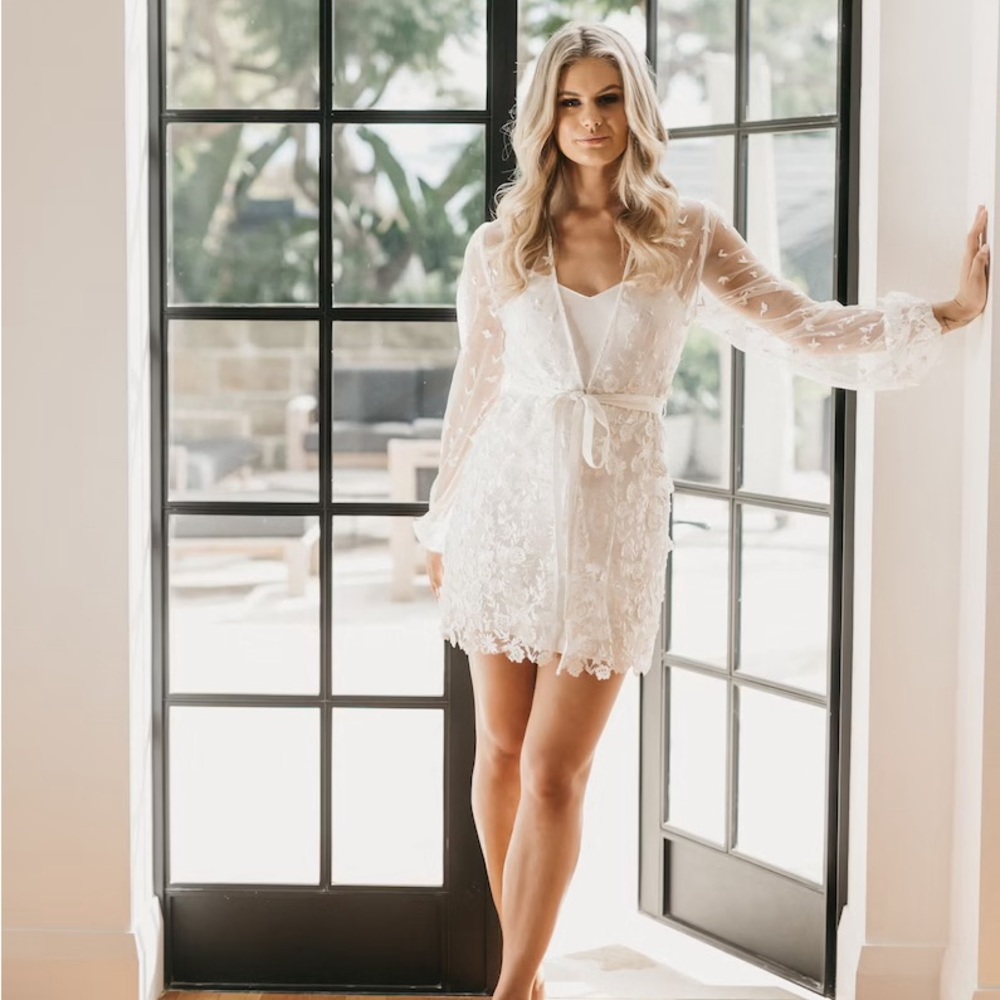 Le Rose- MAYA LACE ROBE - INCLUDES SLIP